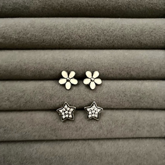 Pandora earrings $50 for 2 pairs. Comes with original box - Picture 1 of 1